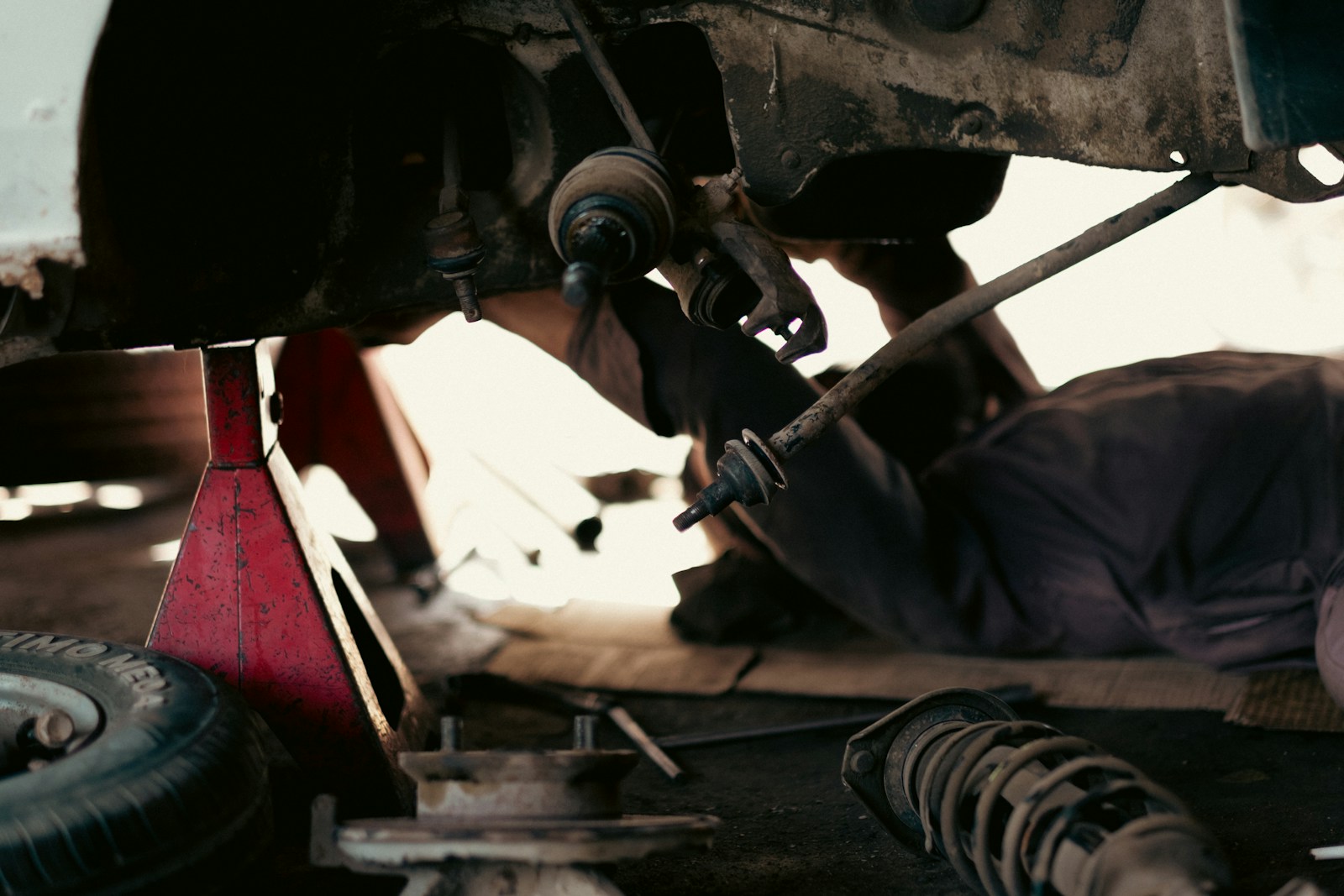 Lanolin vs. Wax-Based Undercoating: How They Differ for Rust Protection
