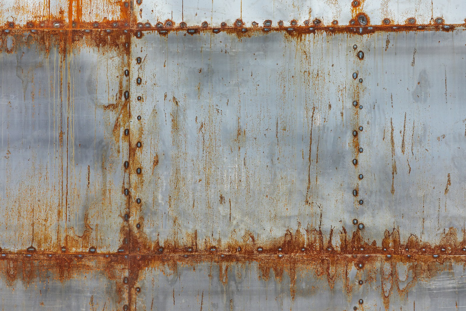 Why Seams, Crevices and Trapped Moisture Rust Differently